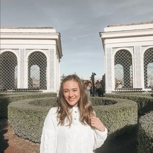 Meet your Posher, Olivia